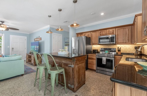 Midtown House | FLAMINGO ROSE ~ Midtown 3 Bedroom, 2 Bathroom Home w/Pool & Parking!