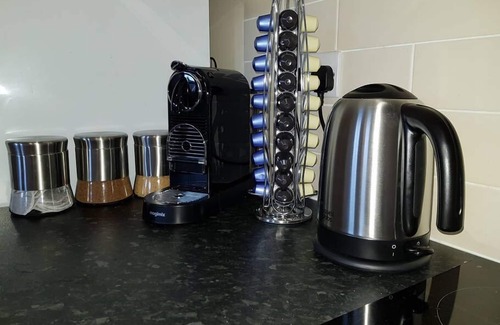 Southampton Apartment | Flat 10 Roomy Apt, close to Hospital, Ships & Mayflower