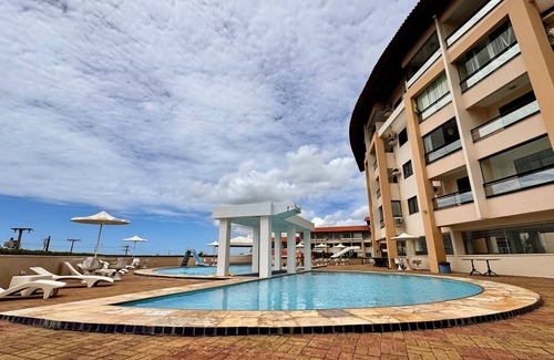 Porto das Dunas Apartment | Flat 1km from Beach Park: Complete Leisure, AC, Wifi and Parking