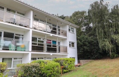 Sandbanks Cottage | FLAT 5 FAIRWINDS, pet friendly, with a garden in Canford Cliffs