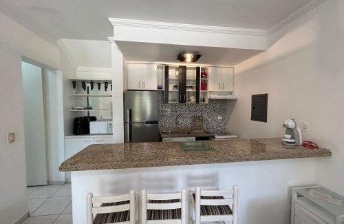 Riviera de Sao Lourenco Apartment | Flat Estudio 220 amarílis 3 Piscinas climatizadas, carregar veiculo eletrico, Bertioga, Riviera de São Lourenço Apartamento estúdio, cozinha equipada completa, serviço de hotelaria, limpeza e trocas diária de toalhas, WI-FI 500 MB