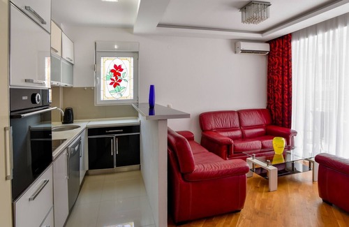 Babilonija Apartment | Flat w Balcony 5 min to Beach Near Budva Old Town