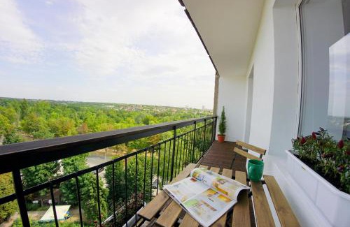 Dzerzhyns'kyi District Apartment | Flatsy at Botanichniy Sad underground