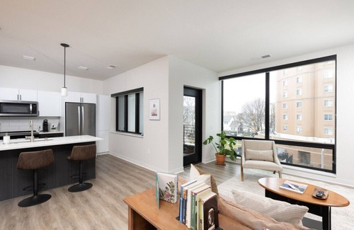 Lower East Side Apartment | Flexhome East Side Luxury 1BR Apt - Near Brady St with Balcony and Lounge