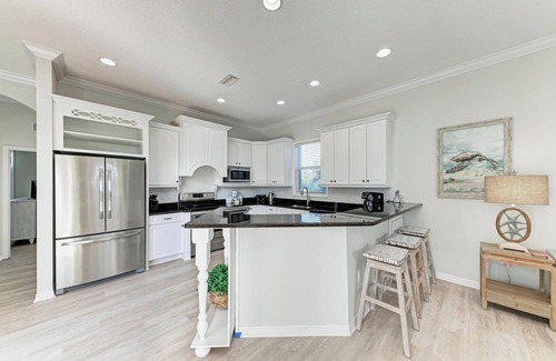 Holmes Beach House | Flip Flop Inn - 3 bed 2 bath private pool home - Anna Maria Island - By Island R