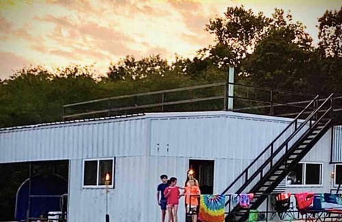 Fairbanks Cabin | Floating Cabin on the Ouachita River