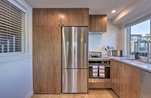 Mill Valley Apartment | Floating condo 'C' on Sausalito's Richardson Bay