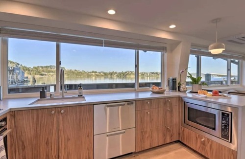 Mill Valley Apartment | Floating condo 'C' on Sausalito's Richardson Bay