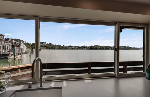 Mill Valley Apartment | Floating condo 'D' on Sausalito's Richardson Bay