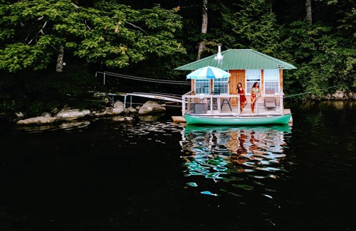 Monmouth Boat Rental | Floating Island Cabin