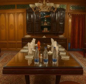 Dal Lake Hotel | Floating Luxury Group Of Houseboats