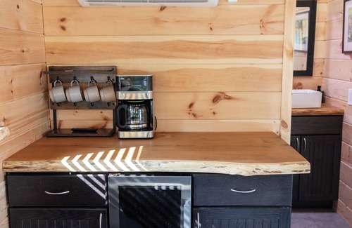 Vermilion Boat Rental | Floating tiny home with AC and WiFi on beautiful Vermilion river