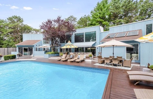 Quogue House | Flooded w/ Sunlight!! 6 Bed 4 Bath with Saltwater Heated Pool & Tennis Court