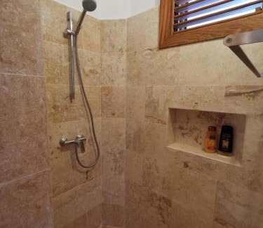 Las Terrenas Villa | Flor de Coco, Villa neuve, 5 chambres, 5 salles de bains et grande piscine à 250 mètres de la plage