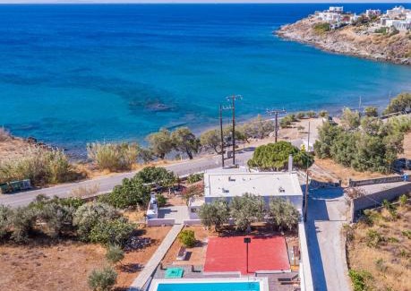 Megas Gialos Villa | Flora's beach and pool villa in Syros