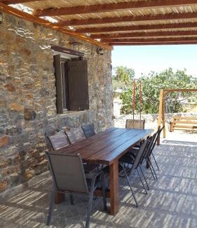 Megas Gialos Villa | Flora's beach and pool villa in Syros