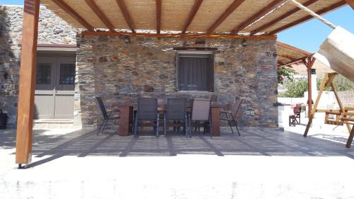 Megas Gialos Villa | Flora's beach and pool villa in Syros