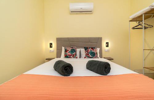 Calheta House | Florenças House - Private Jacuzzi & Garden