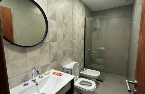 Salta House | Florida 55 Habitacion privada con baño privada con balcón N1