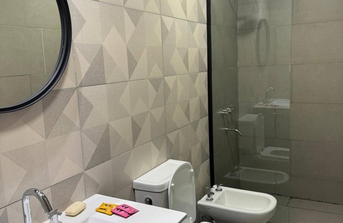 Salta House | Florida 55 Habitacion privada con baño privada con balcón N1