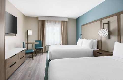 Marathon Hotel | Florida Keys Escape! Two Elegant Rooms for 8 Guests, Pool, FREE Breakfast