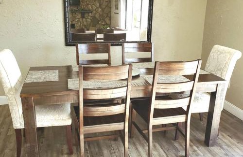 Palm Harbor House | Florida Life on the Water. Heated Pool, fishing, kayaks, gameroom