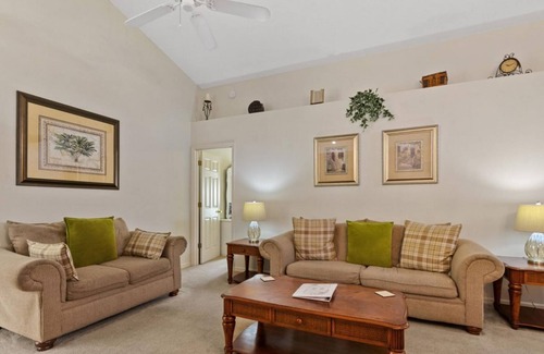 Florida Pines House | Florida Pines by Shine Villas