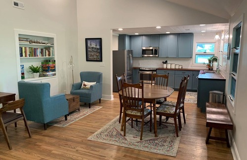 Scottsville Other | Flower Farm 3 BR/2 BA Mid Century Farmhouse near Mammoth Cave, Corvette Museum