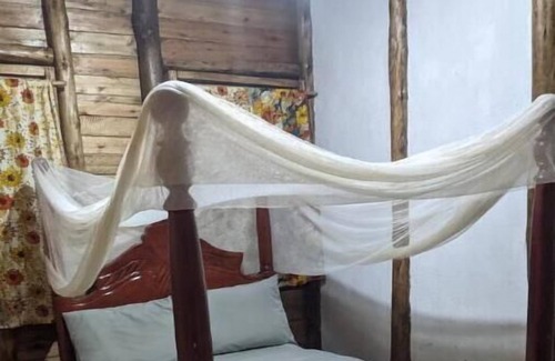 Fort Portal Cabin | Flower Hill