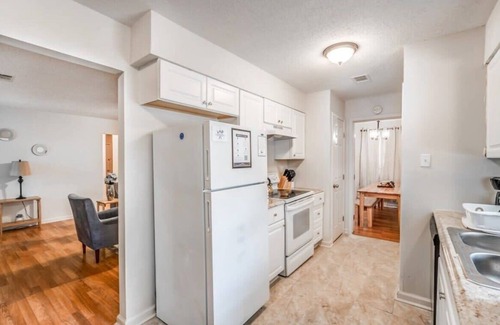 Memphis House | Flowering Peach Stayhouse