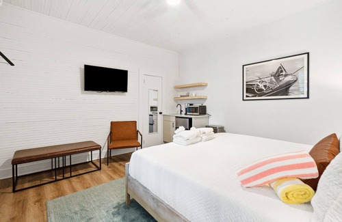 Folly Beach Hotel | Folliday Inn - The Cobra - Room 32