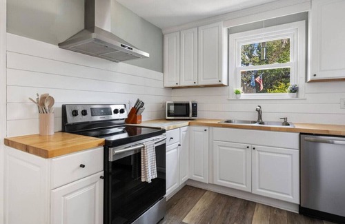 Folly Beach Apartment | Folly Beach - 2 Blocks to Beach - Sleeps 6!