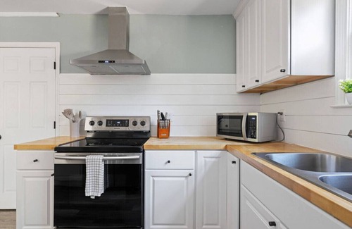 Folly Beach Apartment | Folly Beach - 2 Blocks to Beach - Sleeps 6!