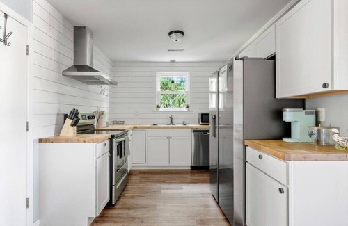 Folly Beach Apartment | Folly Beach - 3 Blocks to Beach - Sleeps 6!