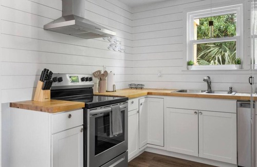 Folly Beach Apartment | Folly Beach - 3 Blocks to Beach - Sleeps 6!