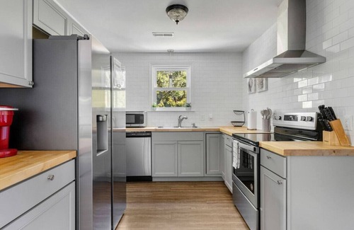 Folly Beach Apartment | Folly Beach - 3 Blocks to Beach - Sleeps 6!