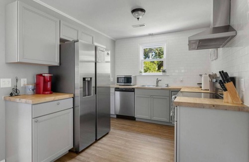 Folly Beach Apartment | Folly Beach - 3 Blocks to Beach - Sleeps 6!