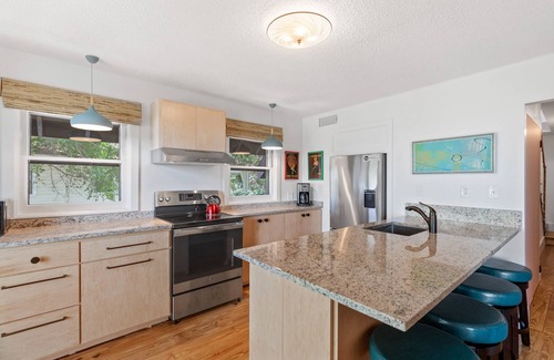 Folly Beach Cottage | Folly Vacation Vintage Cottage with Private Dock Pet Friendly