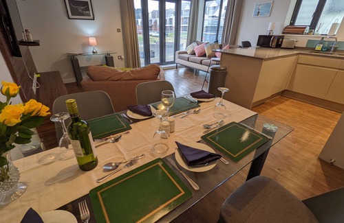 Newport Cottage | Folly View - First floor apartment that sleeps 4 guests in 2 bedrooms