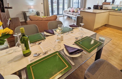 Newport Cottage | Folly View - First floor apartment that sleeps 4 guests in 2 bedrooms