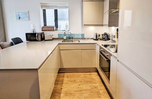 Newport Cottage | Folly View - First floor apartment that sleeps 4 guests in 2 bedrooms