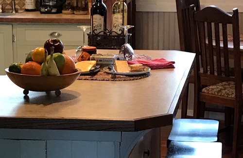 Jackson Cottage | Foothill Get-A-Way in the "Jewel of the Mother Lode".