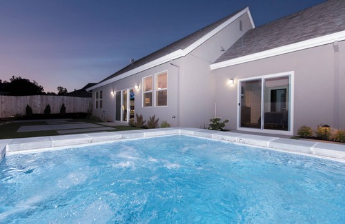 Murphys House | Foothills Farmhouse: Your Home Away from Home