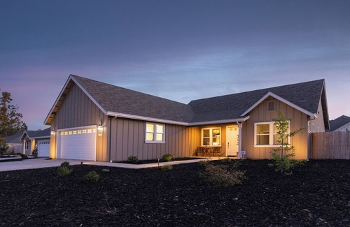 Murphys House | Foothills Farmhouse: Your Home Away from Home