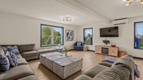 Long Pond House | For Lake Sake by AvantStay Lakefront Hot Tub View