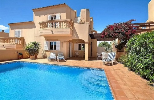 Cala Mandia House | For spontaneous travelers: vacation home close to the beach with pool, WLAN and air conditioning