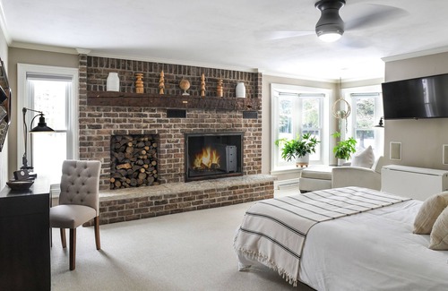 Saukville Other | Forest and Farm 4BR Retreat, Modern and Spacious Farmhouse