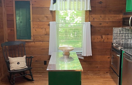 Monteagle Cabin | Forest cabin with sauna, ping pong, 5 min drive to local trails