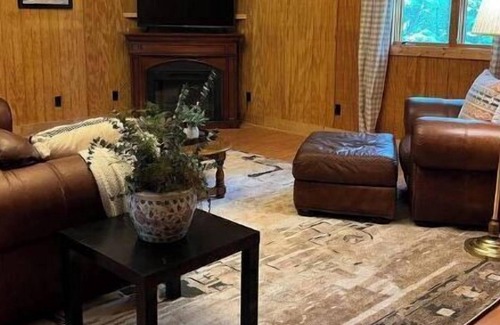 Monteagle Cabin | Forest cabin with sauna, ping pong, 5 min drive to local trails