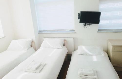 Bowes Hotel | Forest House Hotel